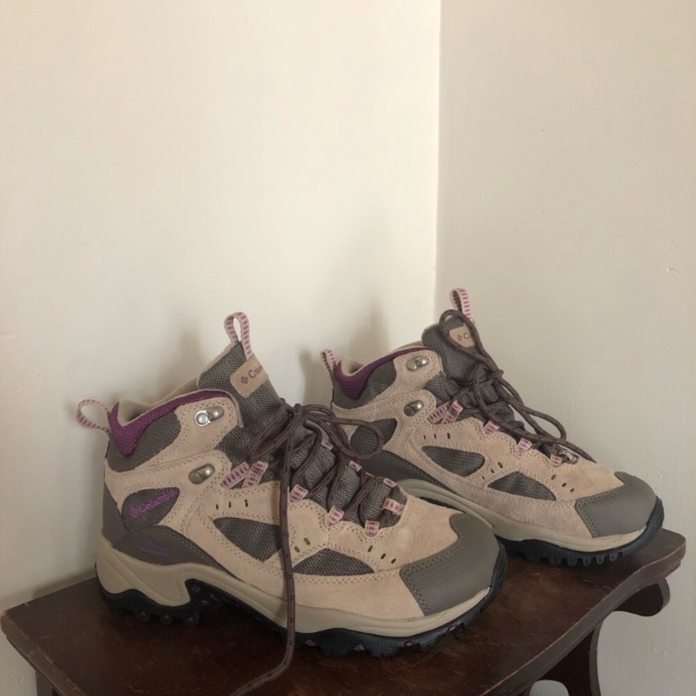 NWOT Columbia Hiking Boots